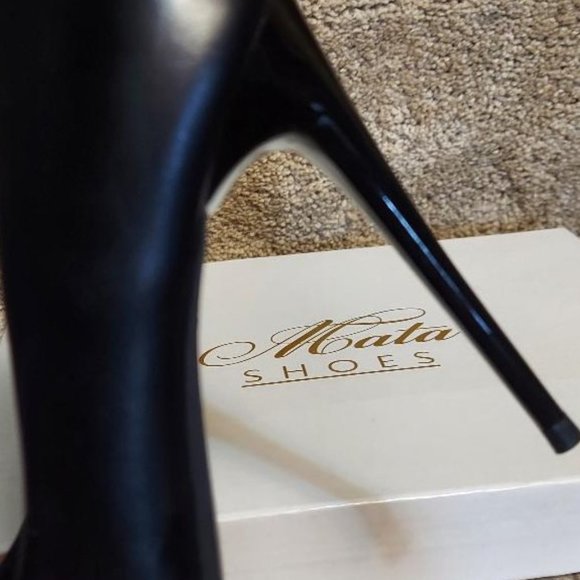 Black Lug Sole Pumps - Picture 3 of 6